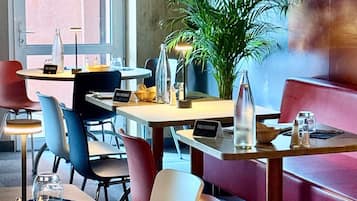 Lunch and dinner served, French cuisine