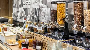 Lunch and dinner served, French cuisine