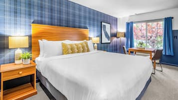 Deluxe-huone, 1 suuri parisänky | 1 makuuhuone, ylelliset vuodevaatteet, pillowtop-patjalliset sängyt