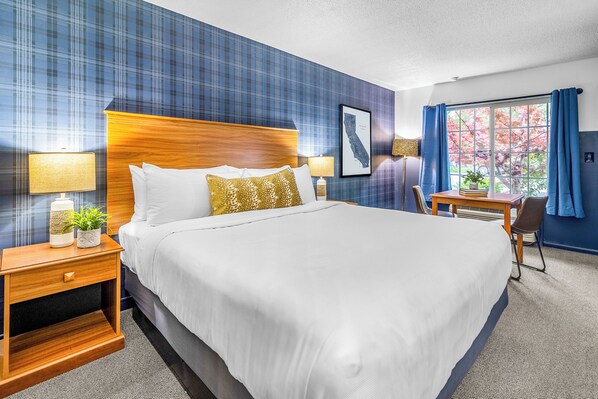 Deluxe Room, 1 King Bed | 1 bedroom, premium bedding, pillowtop beds, free WiFi