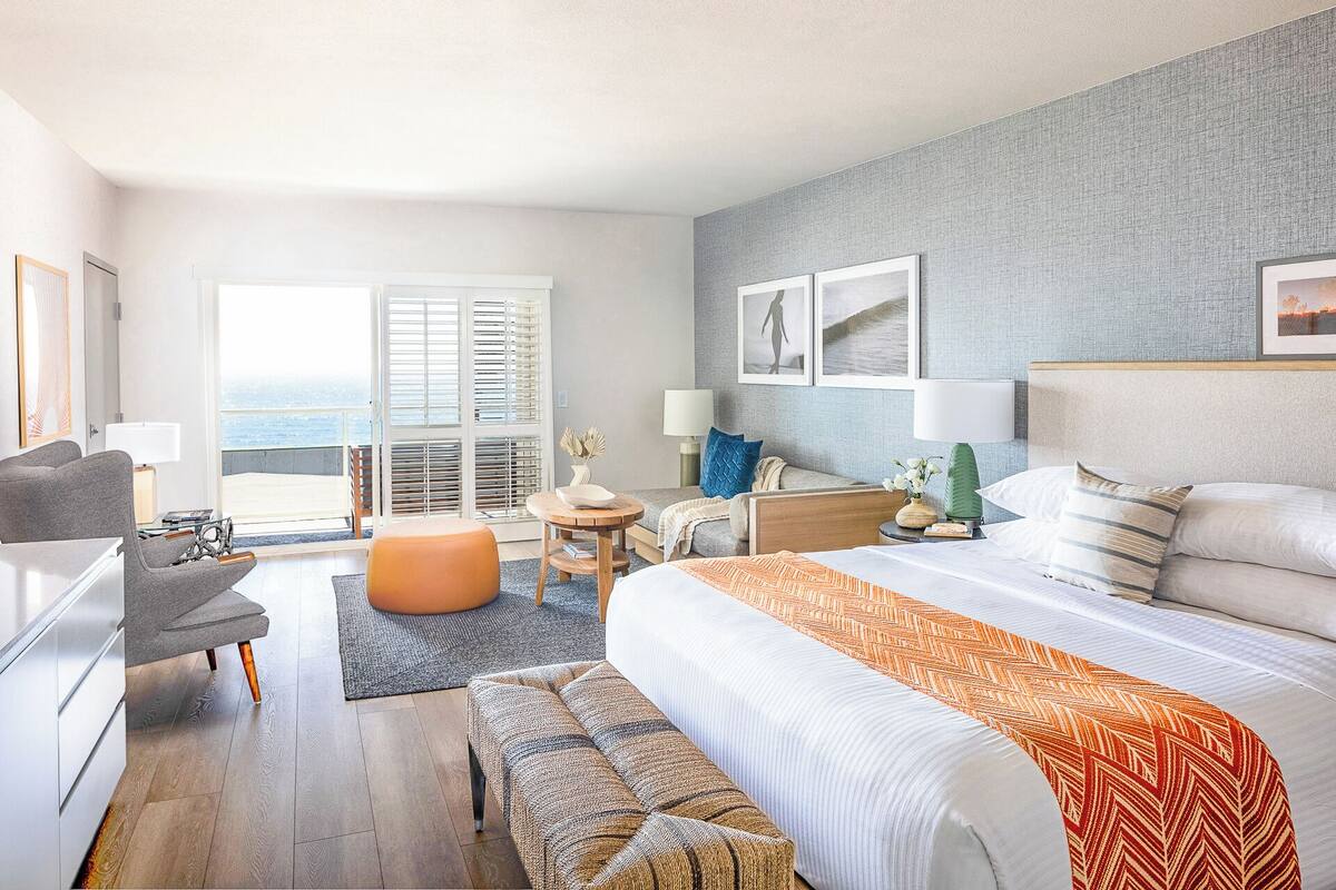 Standard Room, 1 King Bed, Partial Ocean View | Premium bedding, down duvets, pillow-top beds, in-room safe