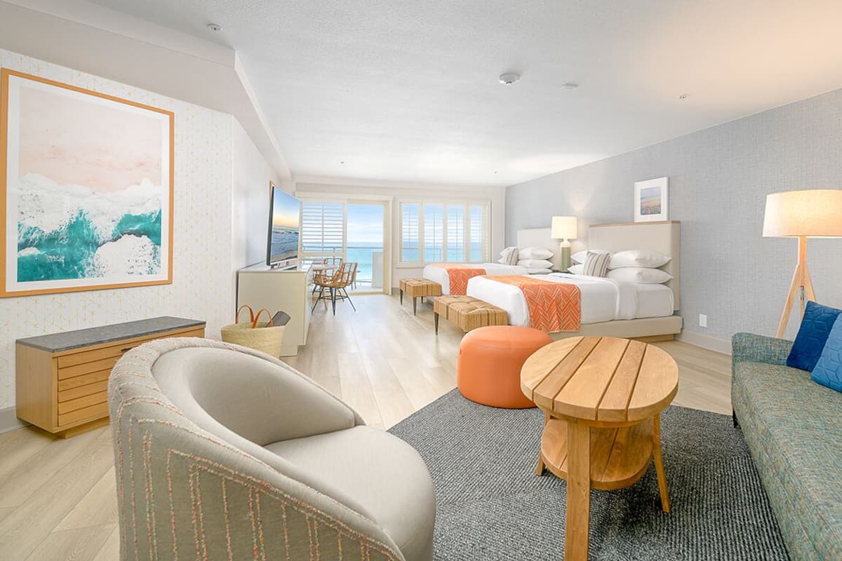 Habitación, 2 camas de matrimonio, balcón, vistas al mar | Ropa de cama de alta calidad y edredones de plumas