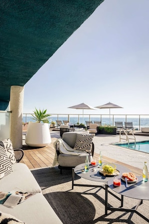 Outdoor pool, pool umbrellas, sun loungers
