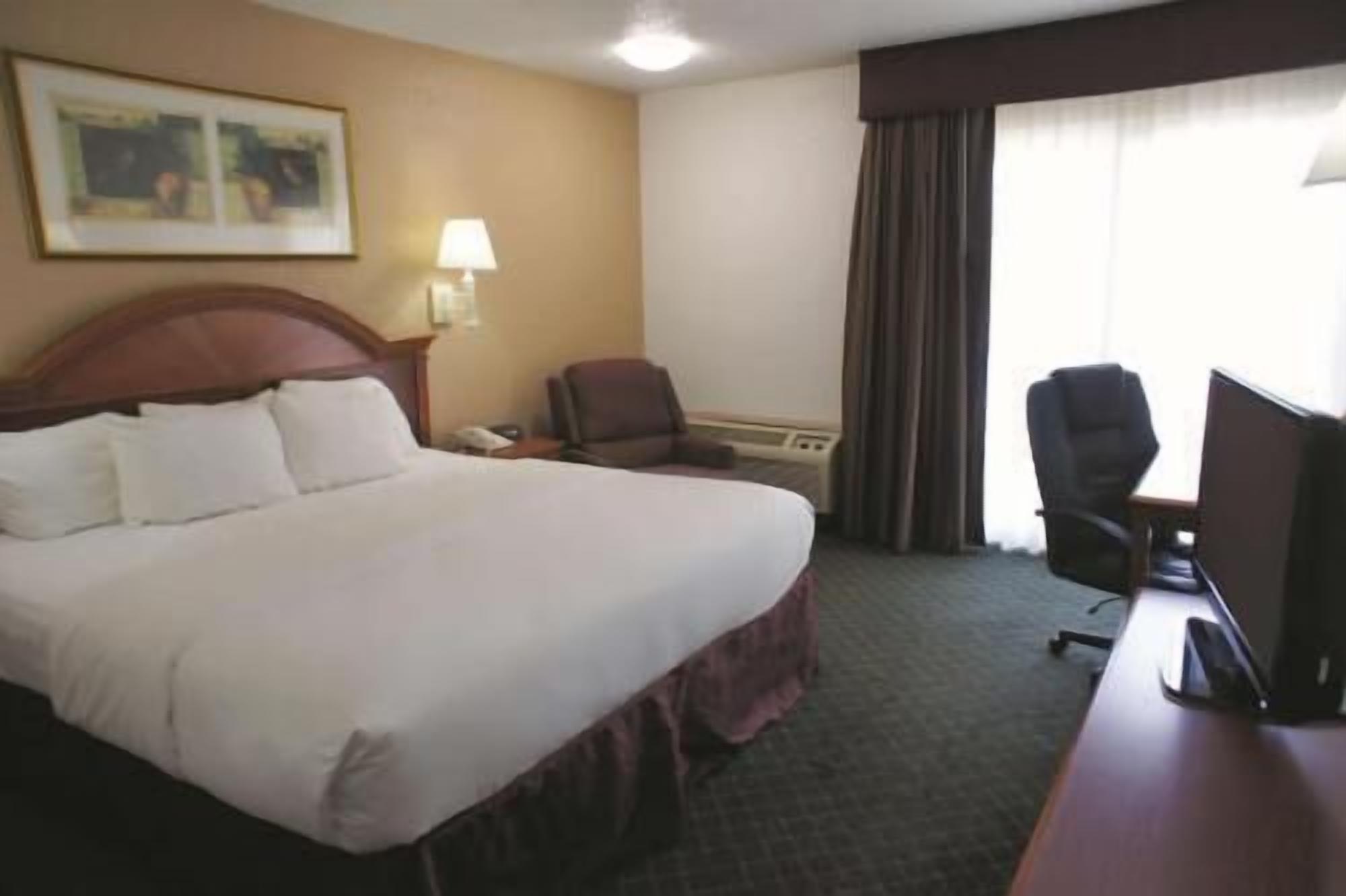 Premium bedding, pillow-top beds, desk, iron/ironing board