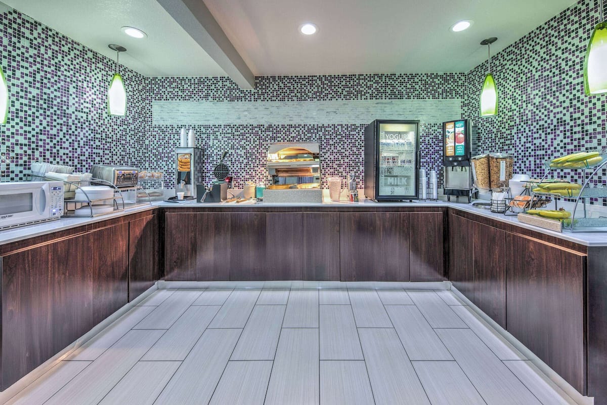 free daily continental breakfast