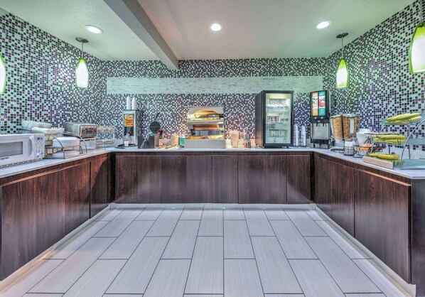 Free daily continental breakfast 