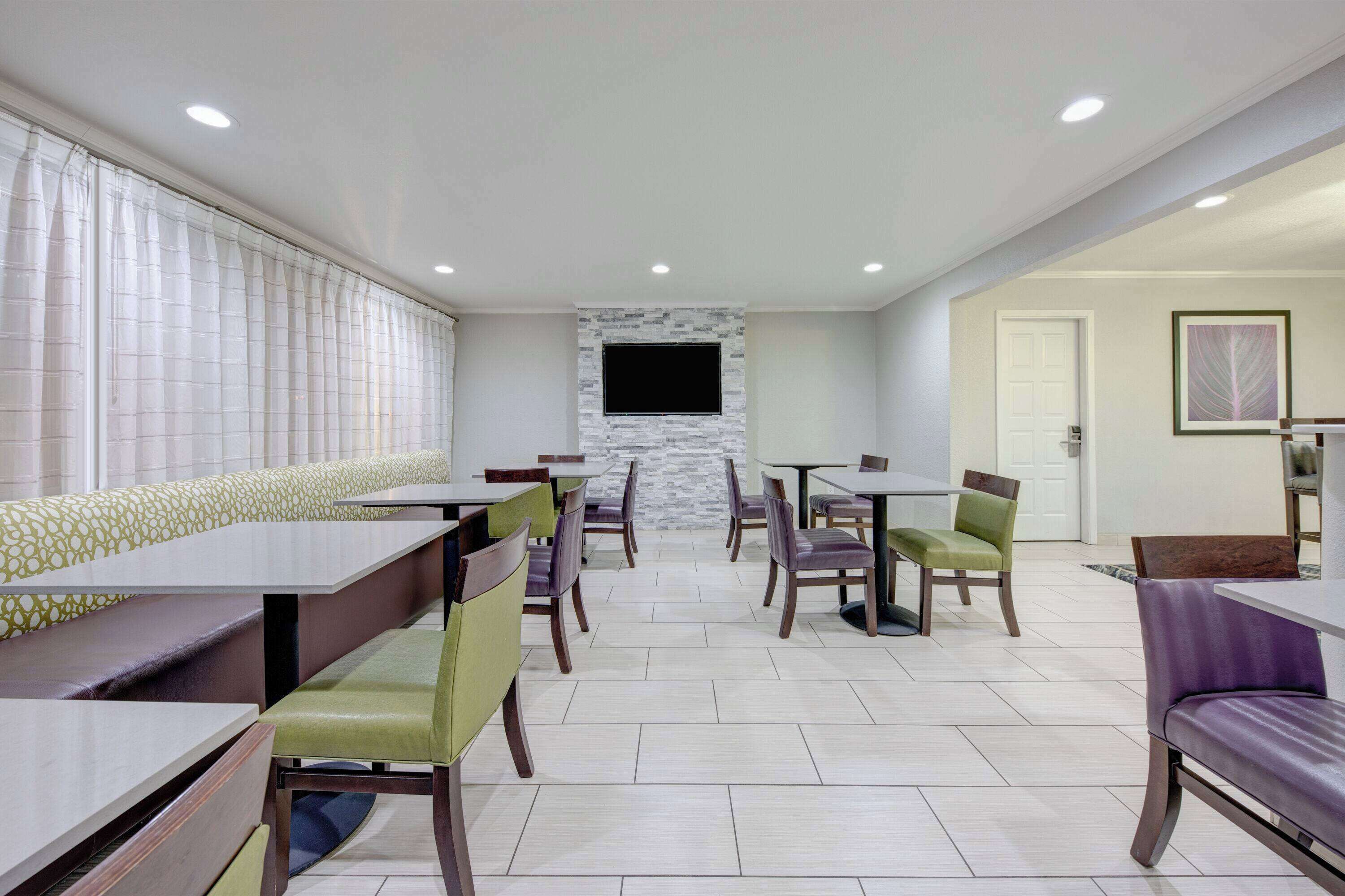 free daily continental breakfast