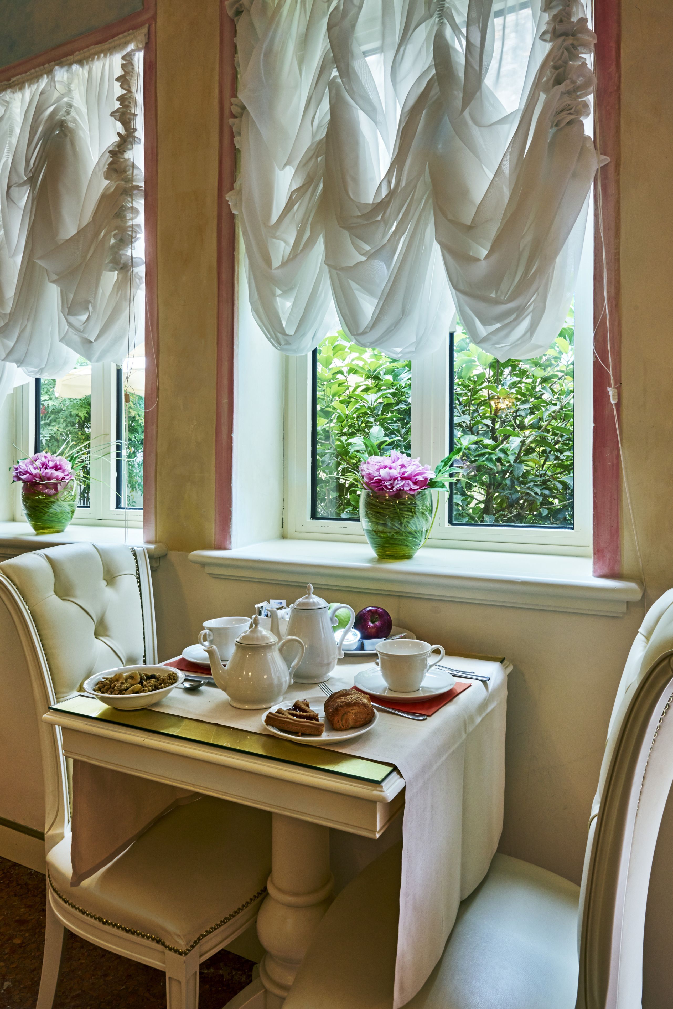 daily continental breakfast (eur 15 per person)