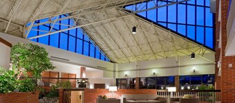 Holiday Inn Oakville Centre by IHG