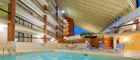 Una piscina cubierta