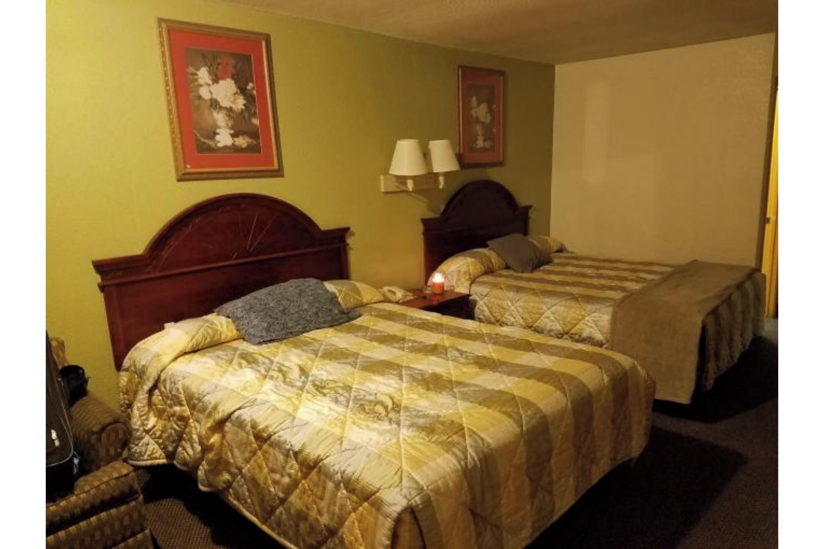 Desk, laptop workspace, iron/ironing board, free WiFi