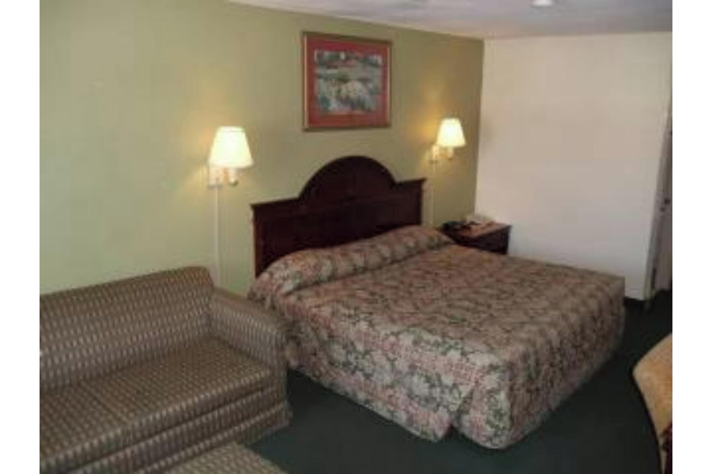 Desk, laptop workspace, iron/ironing board, free WiFi