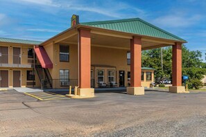 Property entrance - Diamond Inn Forrest City I-40 (Forrest City)