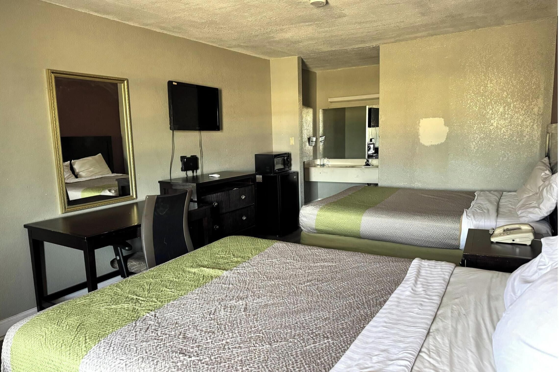 Room, 2 Queen Beds, Smoking