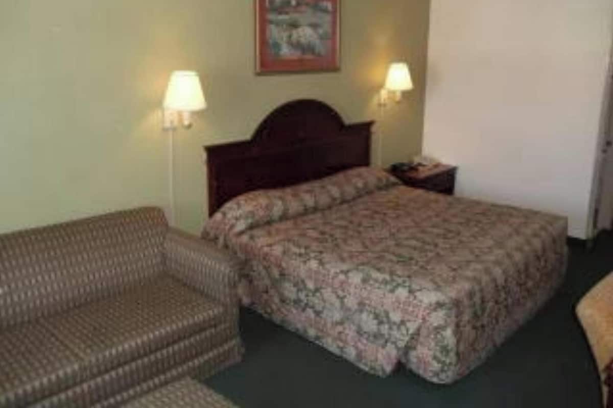 Desk, laptop workspace, iron/ironing board, free WiFi