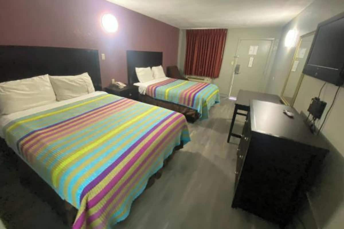 Desk, laptop workspace, iron/ironing board, free WiFi