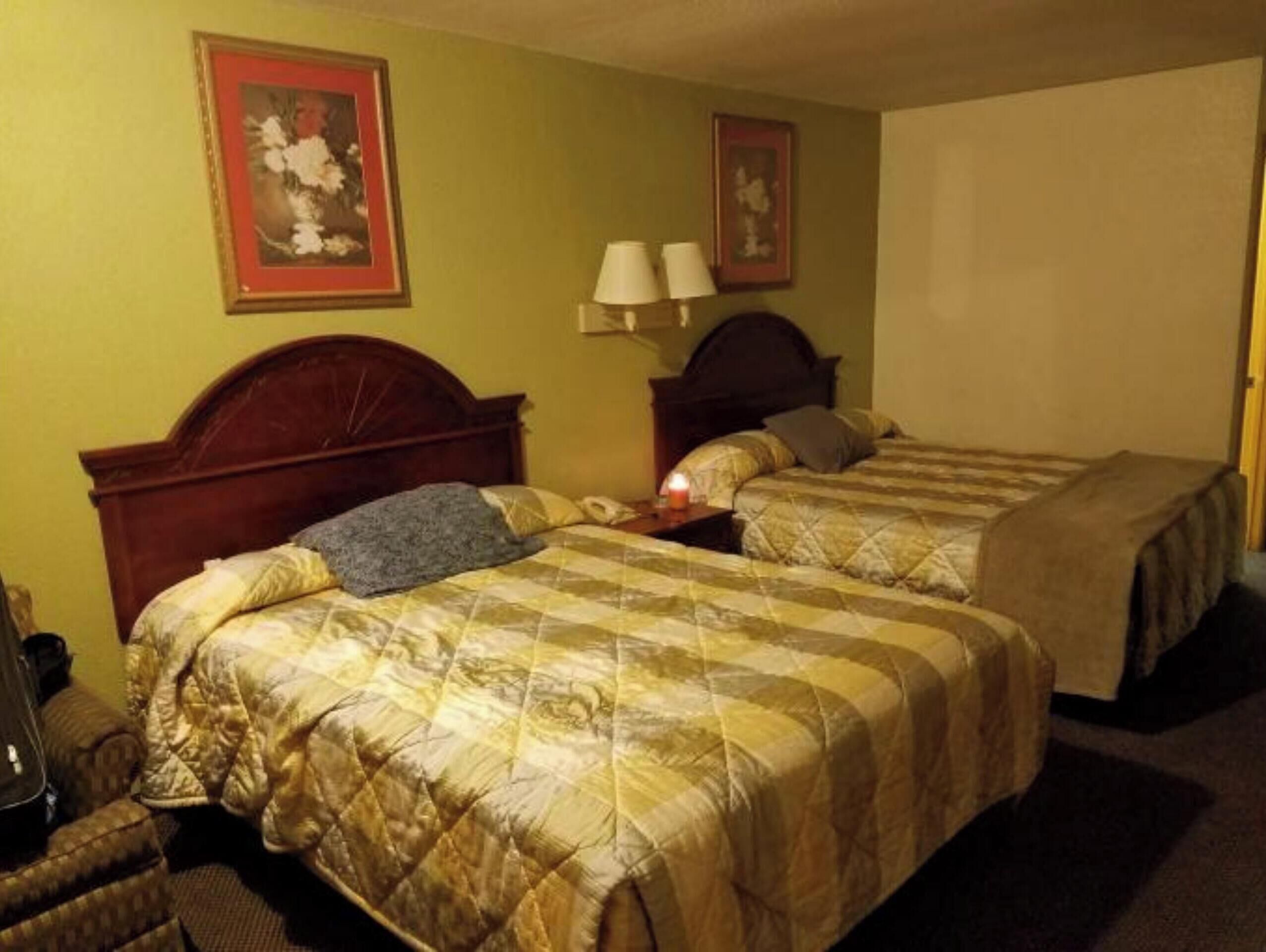 Desk, laptop workspace, iron/ironing board, free WiFi