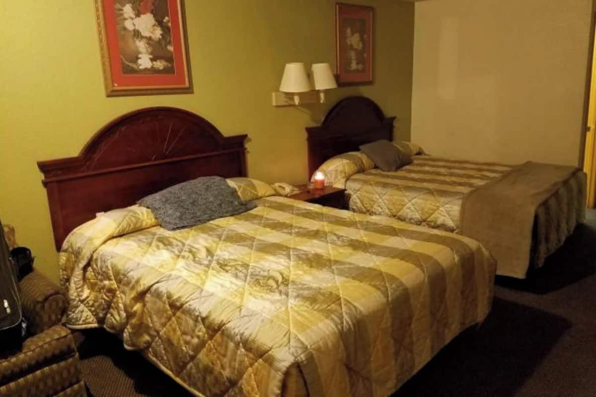 Desk, laptop workspace, iron/ironing board, free WiFi