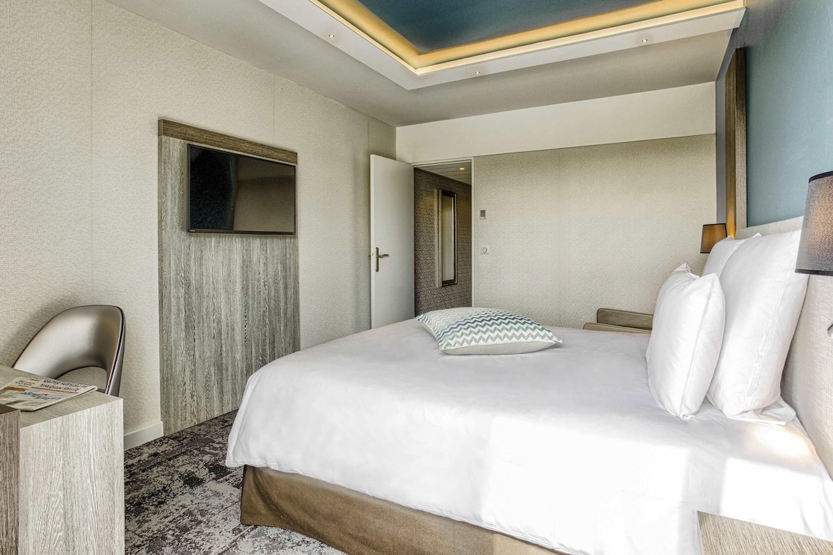 Superior Double Room, 1 Double Bed with Sofa bed | In-room safe, desk, blackout drapes, iron/ironing board