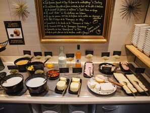Desayuno buffet todos los días (con cargo) 