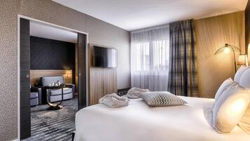 Caja de seguridad en la habitación, escritorio y cortinas blackout