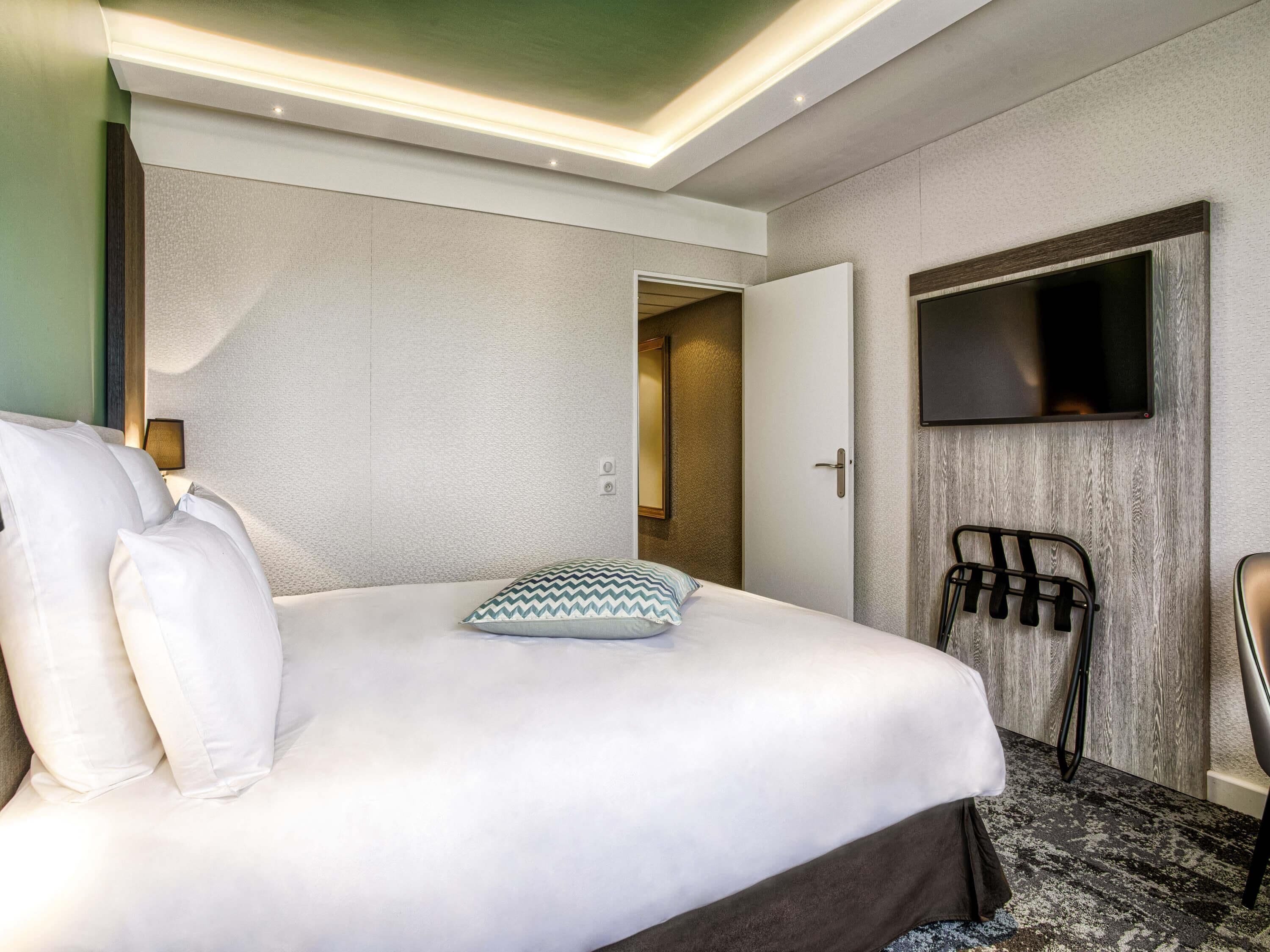 Classic Double Room, 1 Double Bed | In-room safe, desk, blackout drapes, iron/ironing board