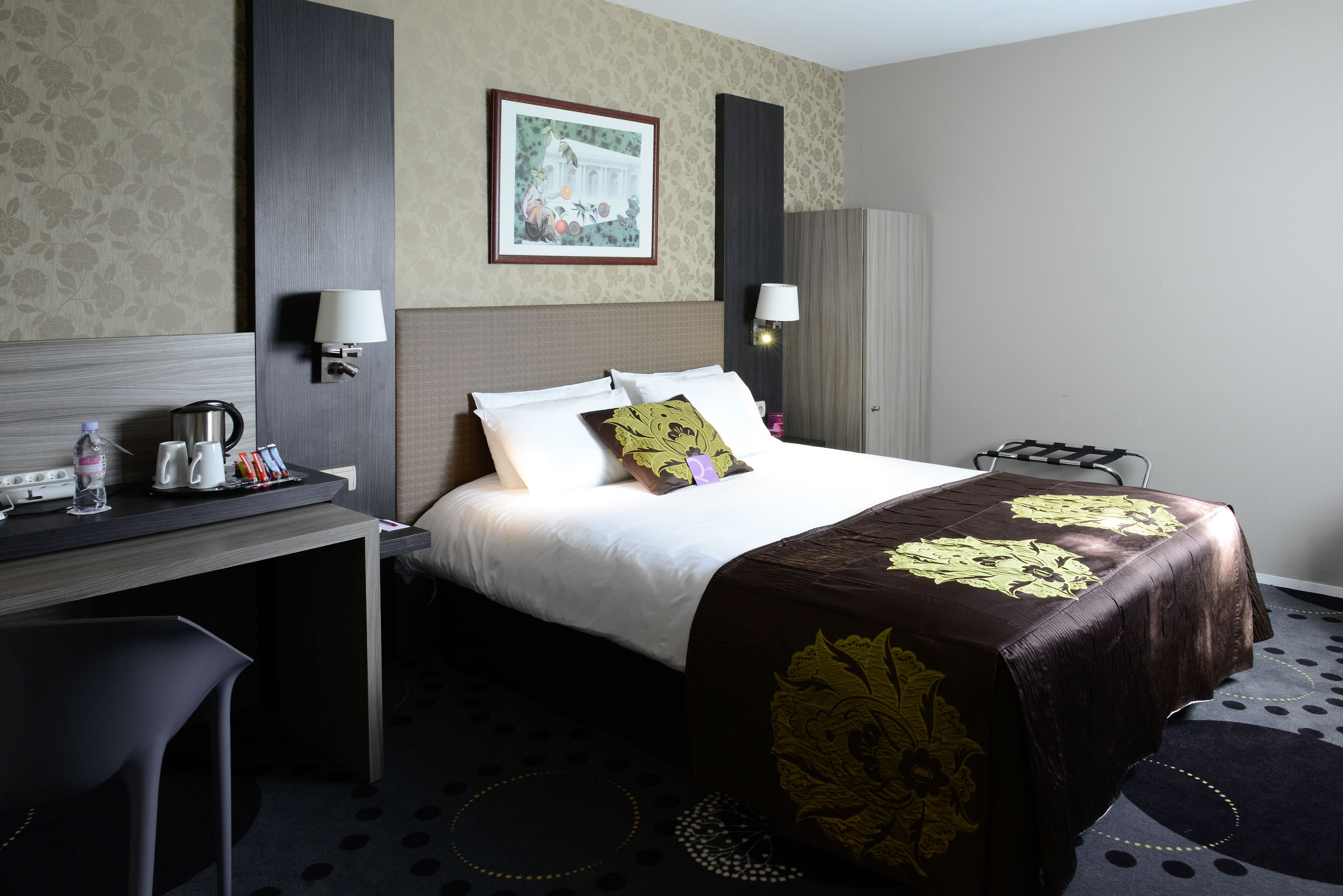 classic double room, 1 double bed | in-room safe, desk, blackout curtains, iron/ironing board