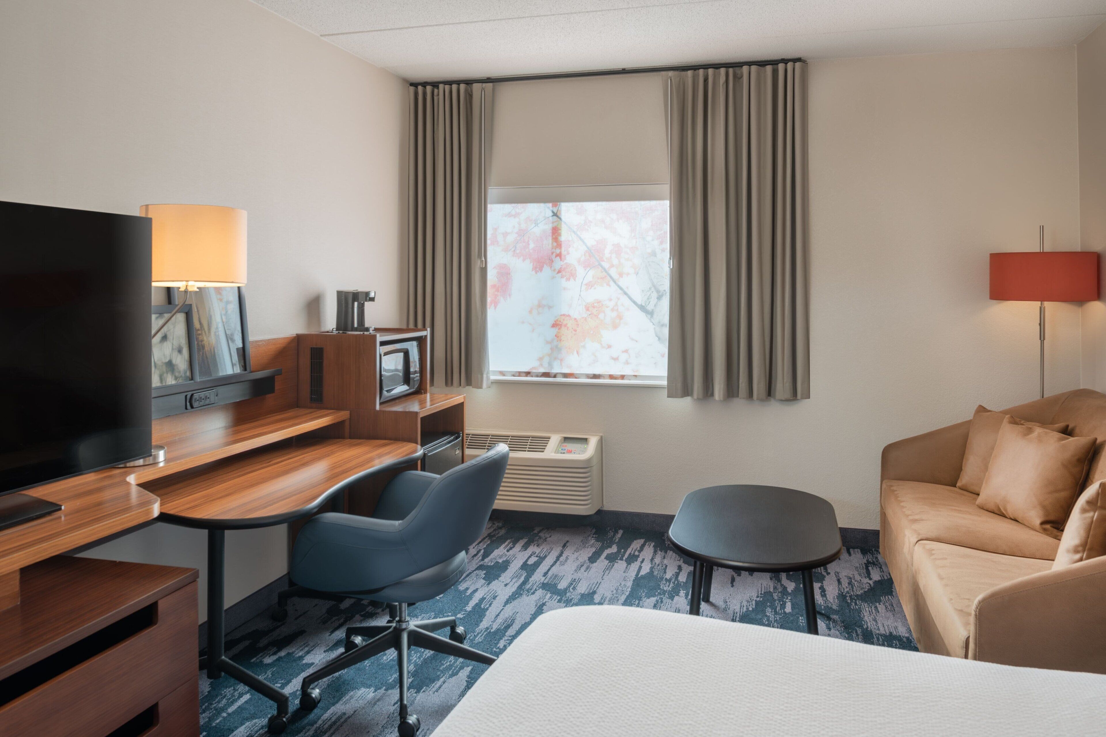 1 bedroom, premium bedding, desk, laptop workspace