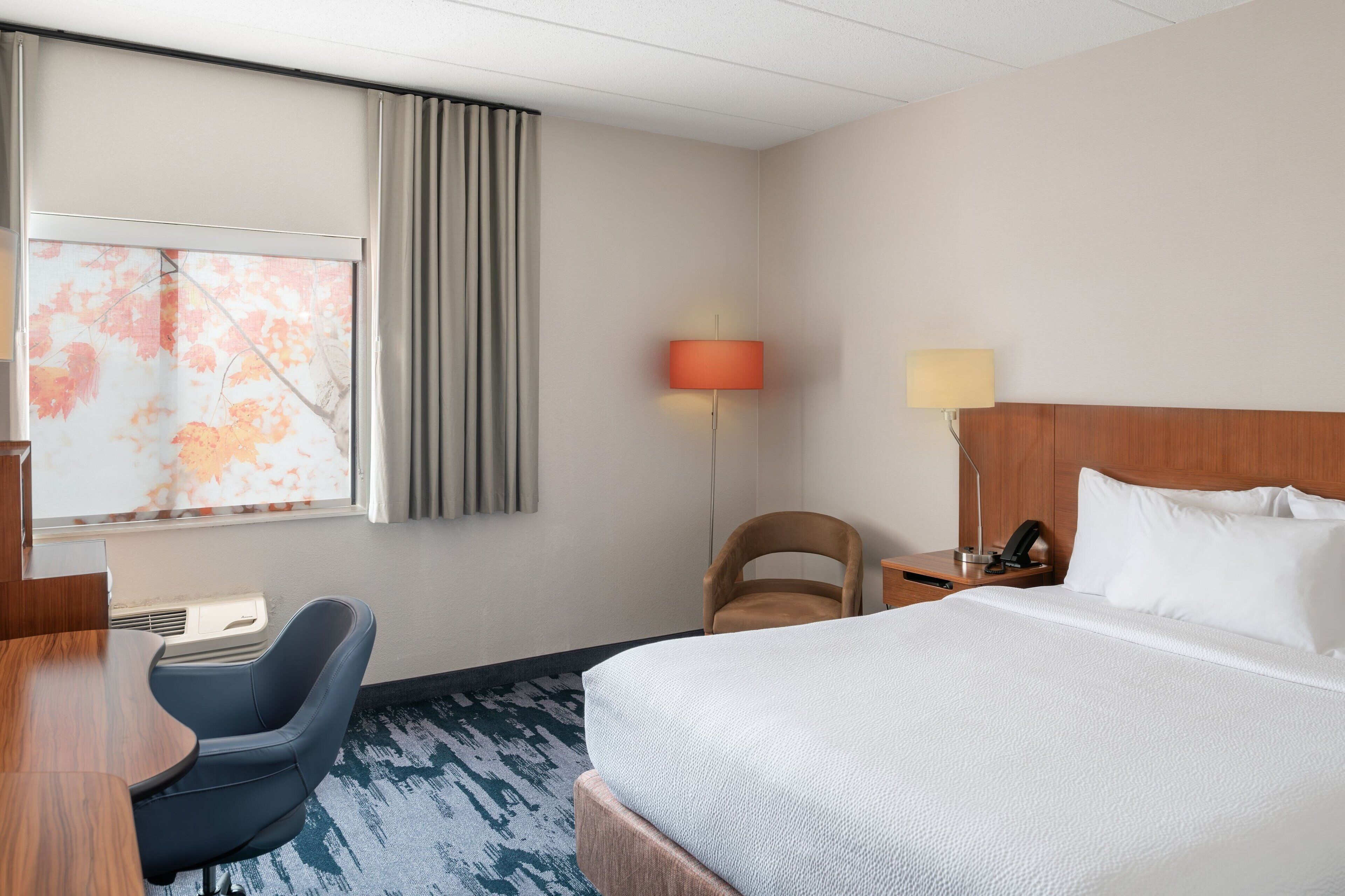 1 bedroom, premium bedding, desk, laptop workspace