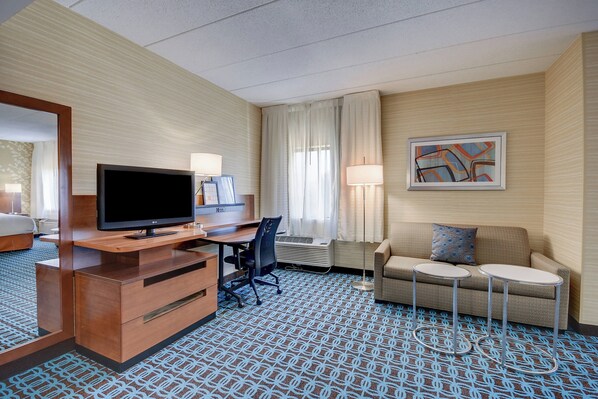 1 bedroom, premium bedding, desk, laptop workspace