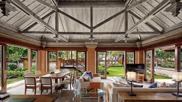 1 camera, minibar, una cassaforte in camera, una scrivania