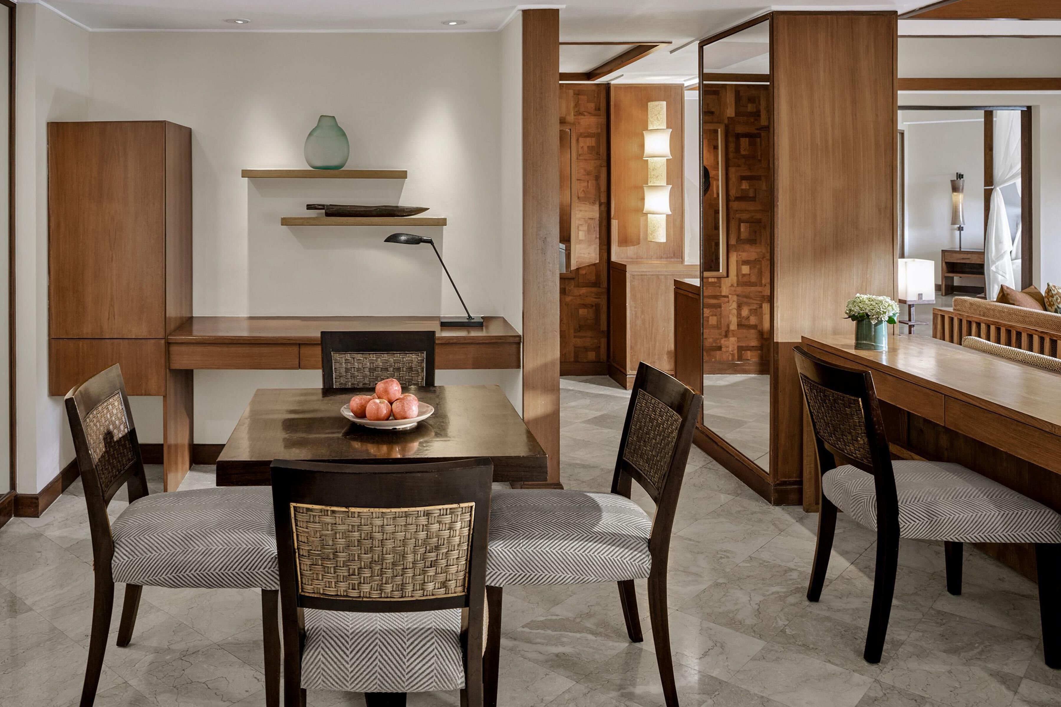 Grand, Executive Suite, 1 King Bed | 1 bedroom, minibar, in-room safe, desk