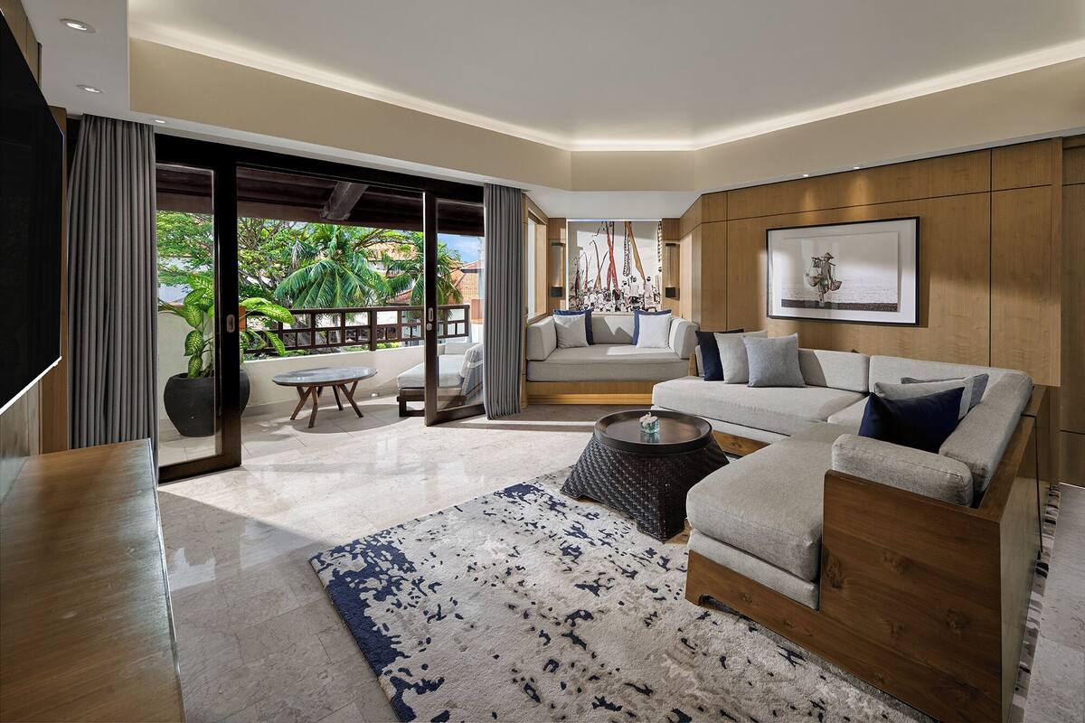 grand suite, 1 king bed | living area | 25-inch led tv with cable channels, tv