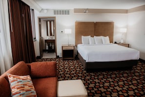 Studio Suite, 1 King Bed with Sofa bed, Non Smoking