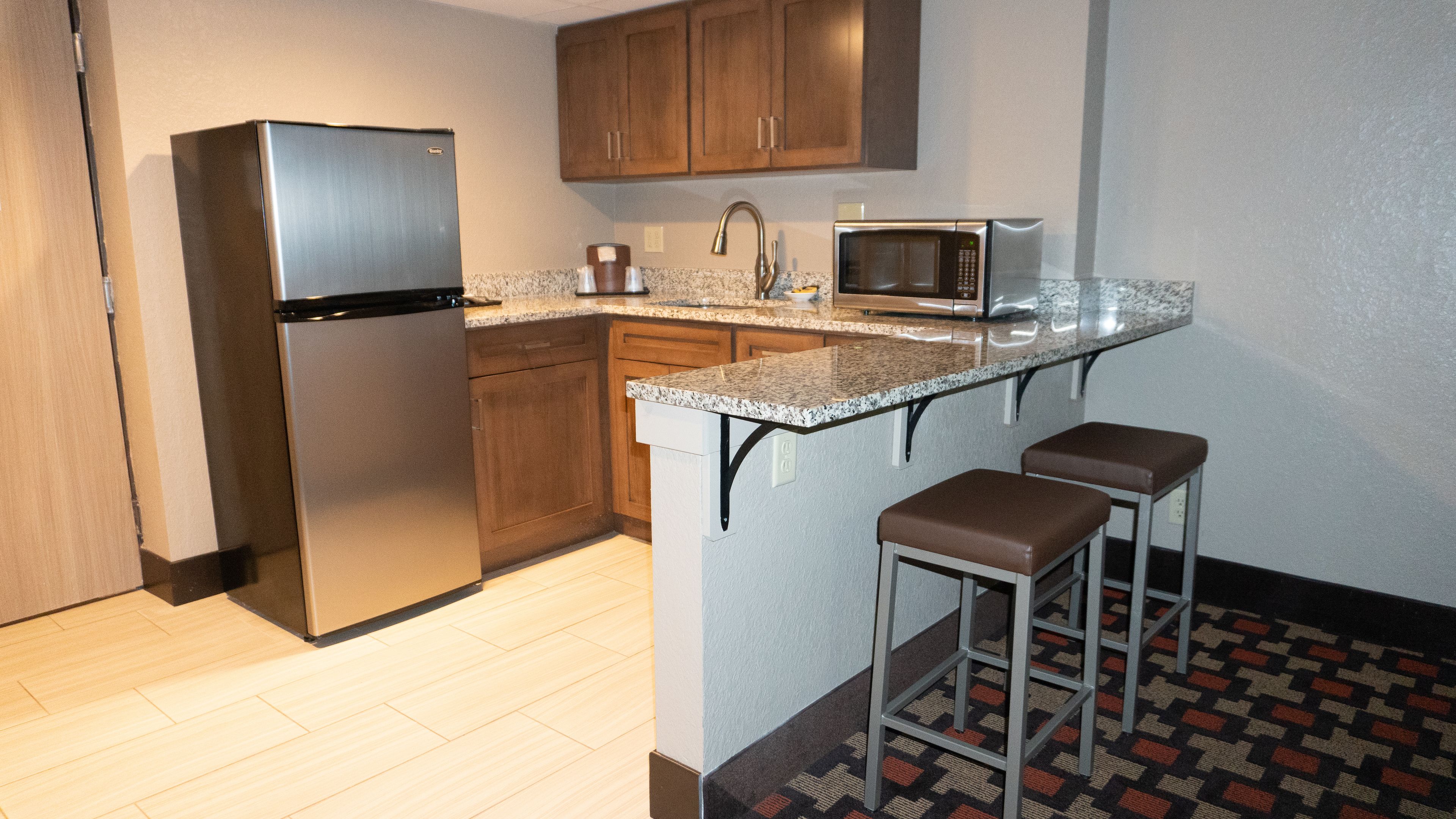 fridge, microwave, coffee/tea maker