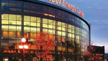Home to exciting sports events, the Xcel Energy Center offers a striking glass facade.