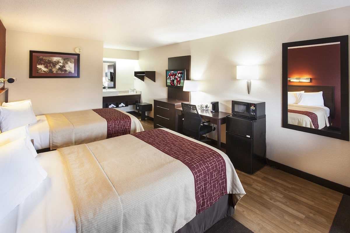 deluxe room, 2 double beds (smoke free) | premium bedding, in-room safe, desk, laptop workspace