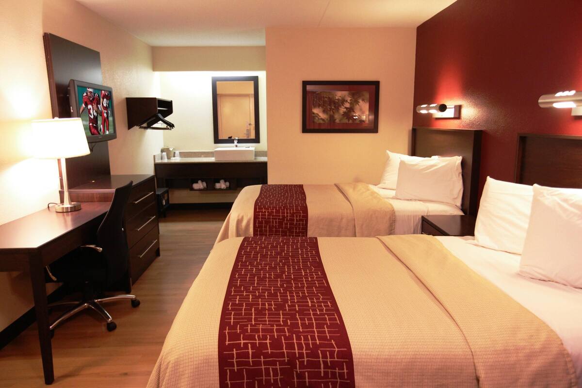 Premium bedding, in-room safe, desk, laptop workspace