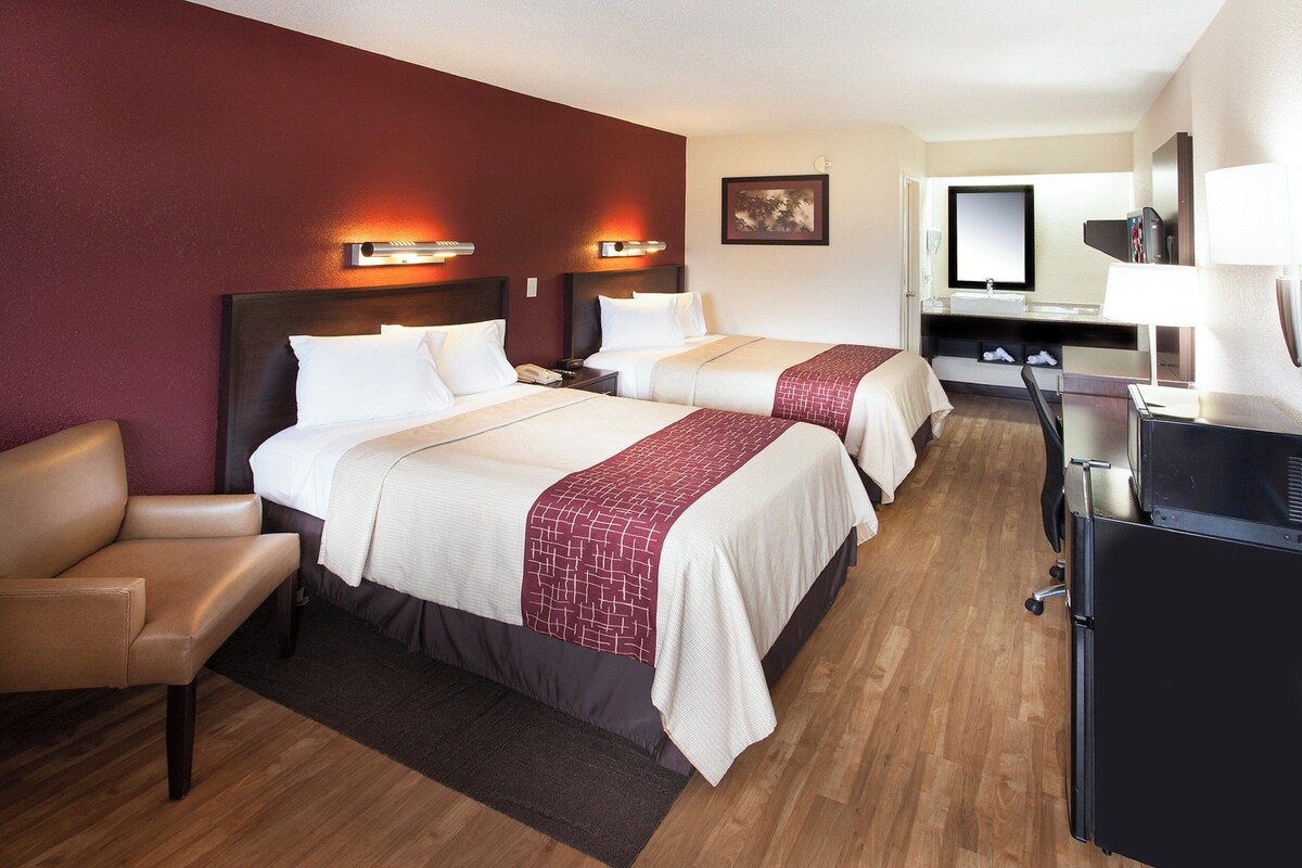 Habitación Deluxe, 2 camas matrimoniales (Smoke Free) | Ropa de cama de alta calidad y caja de seguridad en la habitación