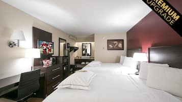 Habitación Premium, 2 camas matrimoniales (Upgraded Bedding & Snack, Smoke Free) | Ropa de cama de alta calidad y caja de seguridad en la habitación