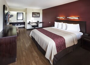 Superior Room, 1 King Bed (Smoke Free) | Premium bedding, in-room safe, desk, laptop workspace - Red Roof Inn PLUS+ Philadelphia Airport (Essington)