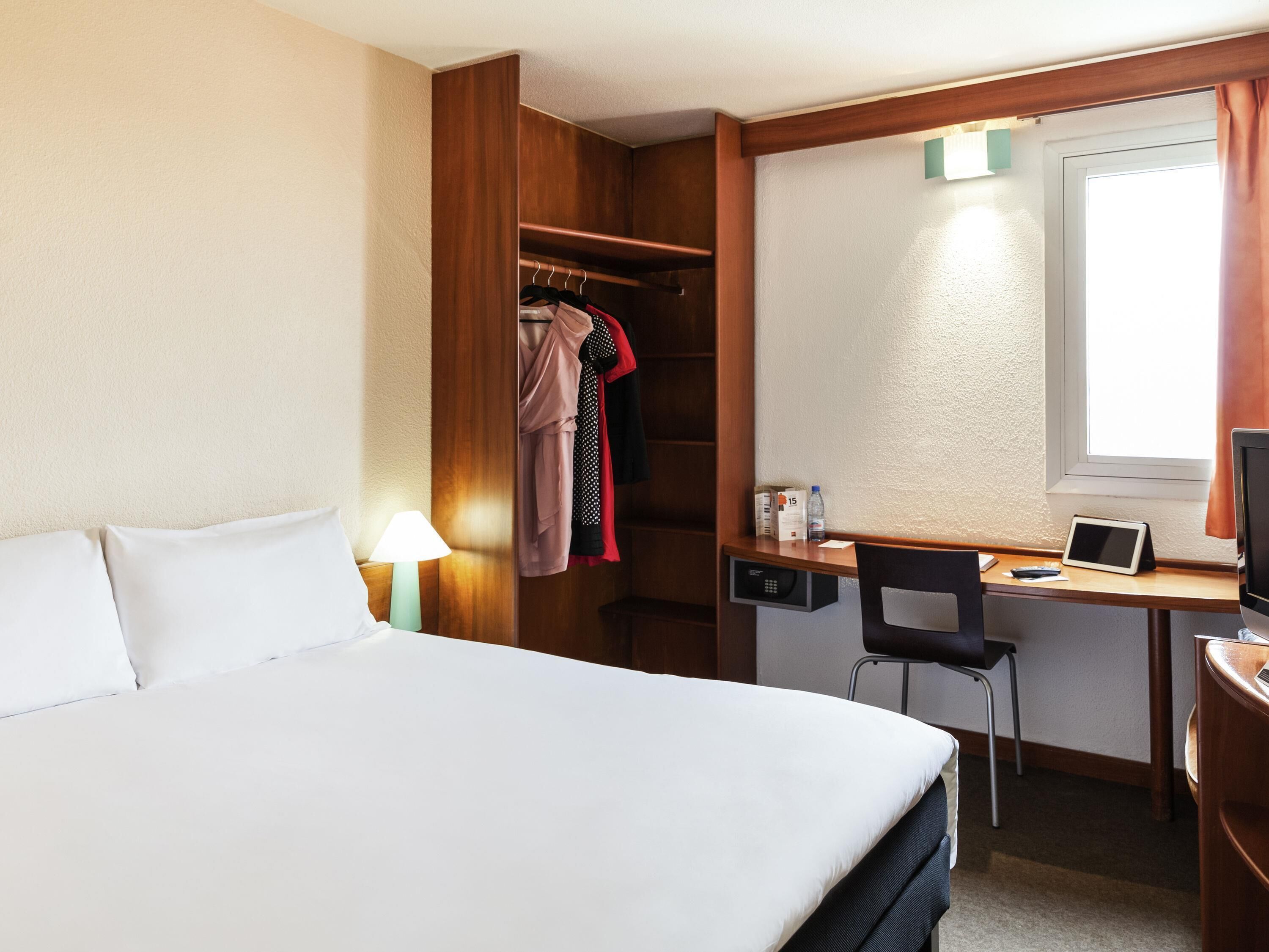 Premium bedding, in-room safe, desk, blackout curtains