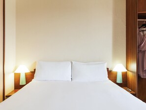 Room, 1 Double Bed | Premium bedding, in-room safe, desk, blackout drapes