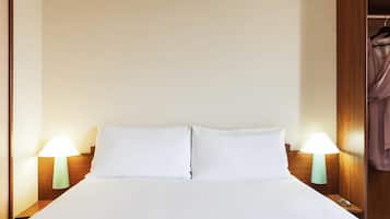 Quarto, 1 cama de casal | Roupas de cama premium, cofres nos quartos, escrivaninha