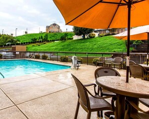 Seasonal outdoor pool, pool umbrellas, sun loungers