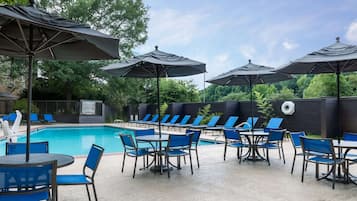 Indoor pool, seasonal outdoor pool, sun loungers