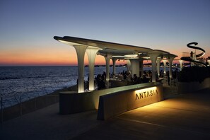 4 restaurants, breakfast, lunch, dinner served; international cuisine 