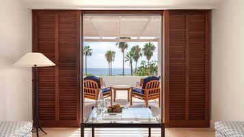 Studio, Sea View | 2 bedrooms, hypo-allergenic bedding, minibar, in-room safe