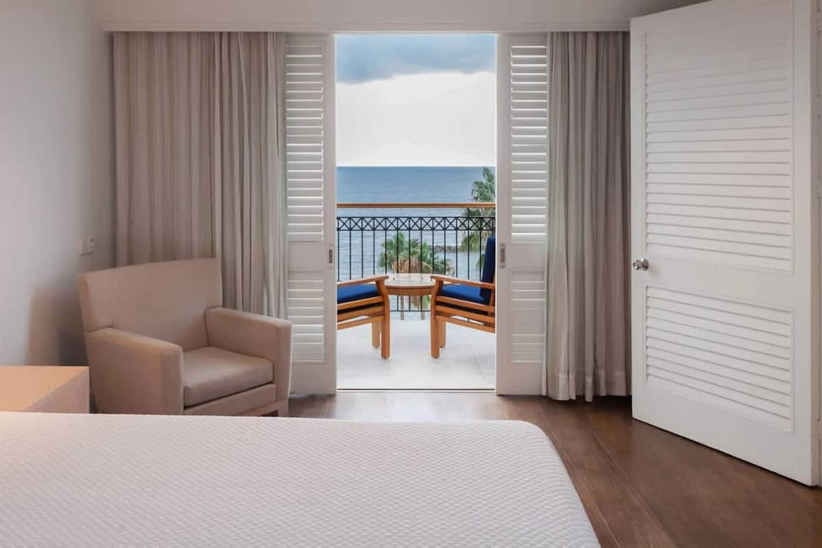 two bedroom sea view deluxe suite | 2 bedrooms, hypo-allergenic bedding, minibar, in-room safe