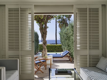Studio Suite with Private Plunge Pool | Allergikerbettwaren, Minibar, Zimmersafe, individuell dekoriert. Annabelle